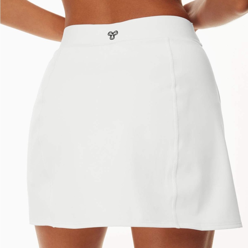 NWTS ARITZIA white slick court mini tennis skirt